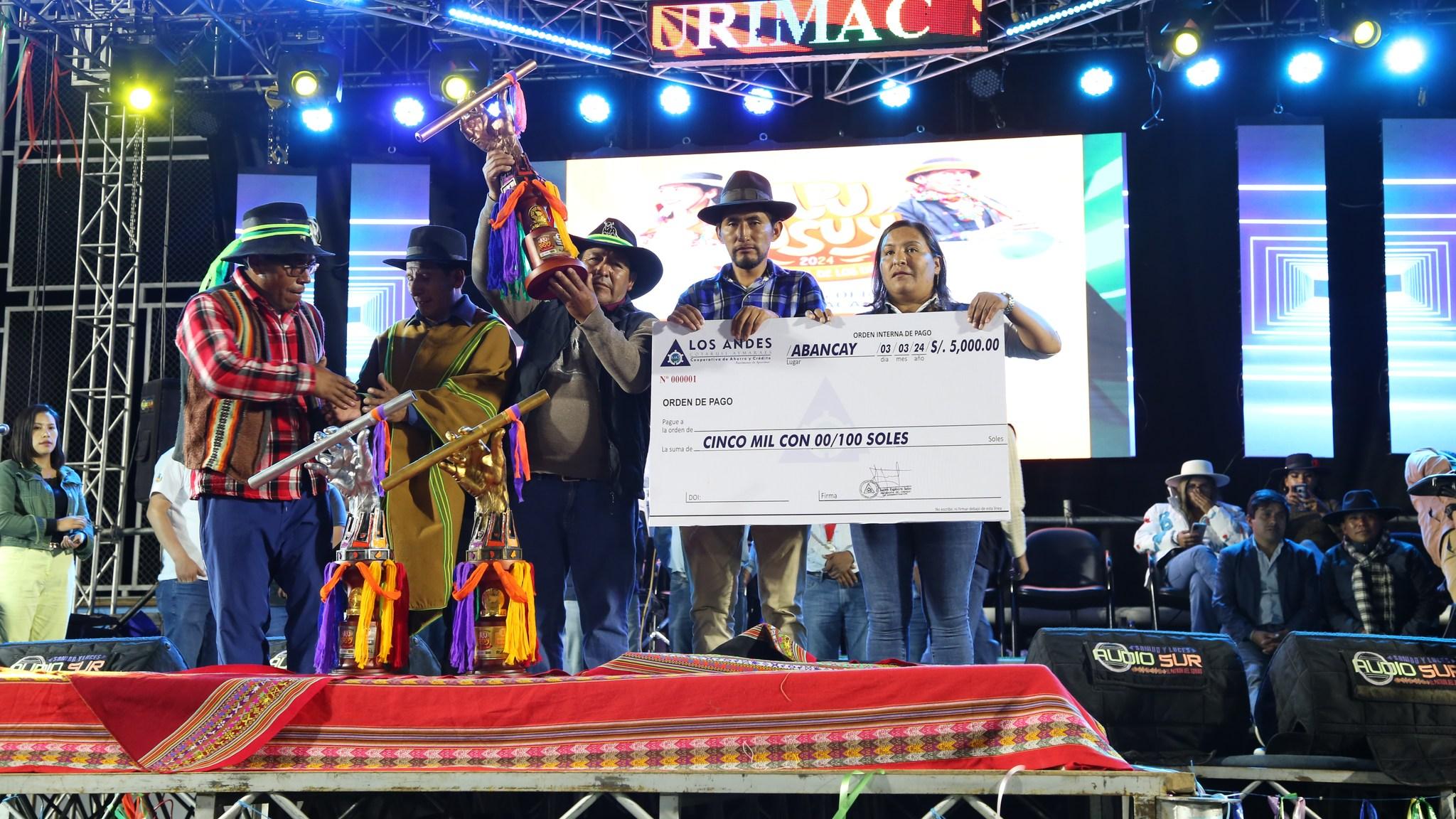 La Cooperativa de Ahorro y Crédito Los Andes felicita a la agrupación Folklorika Auquiato de Pampamarca del distrito de Cotarusi