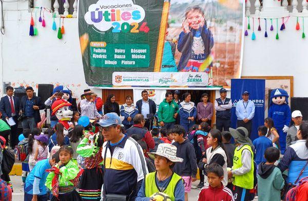 Miembros del Consejo Directivo Local y Ejecutivos de la Cooperativa Los Andes, participaron de la clausura de las vacaciones útiles 2024 en la provincia de Andahuaylas.