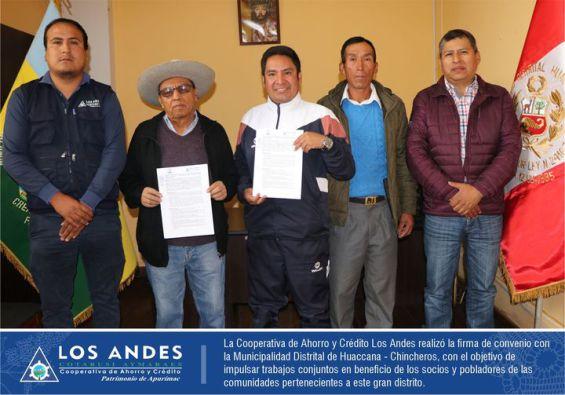 La Cooperativa de Ahorro y Crédito Los Andes realizó la firma de convenio con la Municipalidad Distrital de Huaccana – Chincheros.