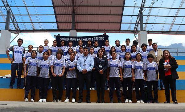 REALIZAMOS ENTREGA DE UNIFORMES DEPORTIVOS A JOVENES PROMESAS DEL FUTBOL FEMENINO EN APURÍMAC